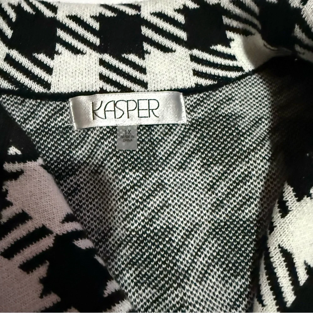 Kasper Women's Houndstooth Black & White Notch Collar Open-Front Sweater Size 1X - Picture 3 of 9